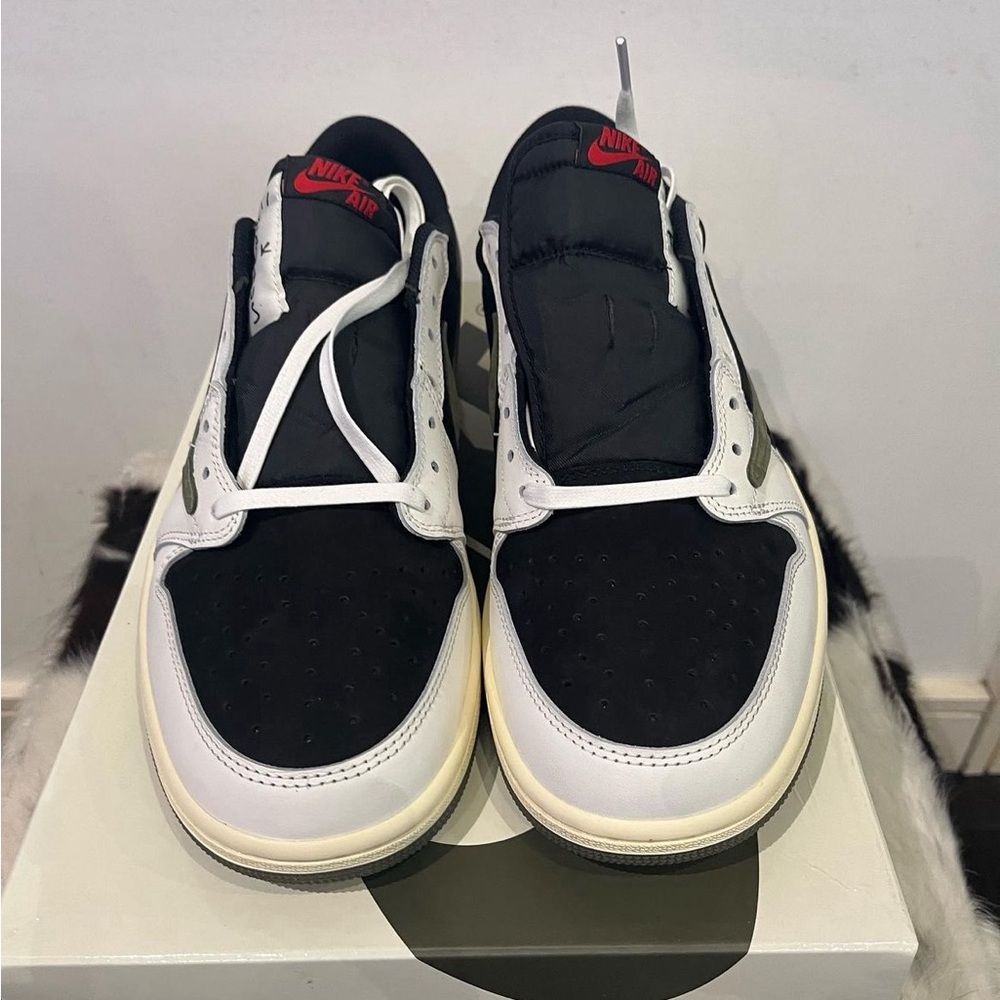 Travis, Scott’s x Jordan low